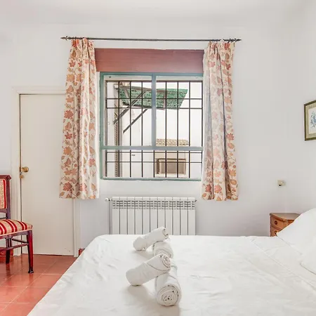 Сasa de vacaciones -iponubahomes- Centrica Casa Con Jardin Y Chimenea Baena