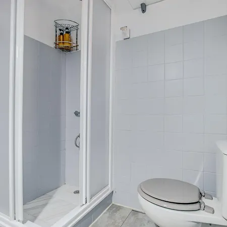 -iponubahomes- Centrica Casa Con Jardin Y Chimenea Сasa de vacaciones