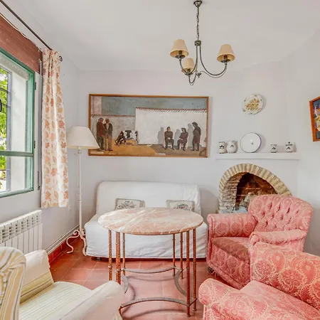 -iponubahomes- Centrica Casa Con Jardin Y Chimenea Сasa de vacaciones