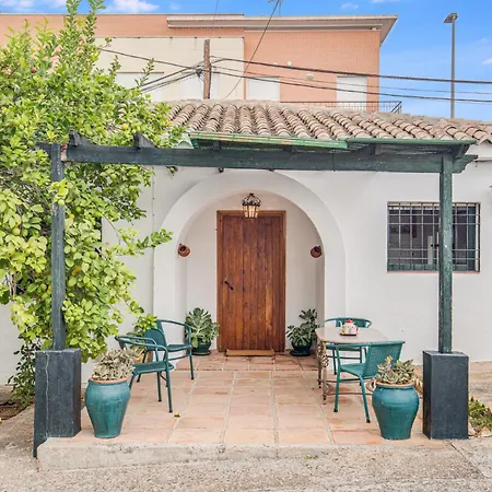 -iponubahomes- Centrica Casa Con Jardin Y Chimenea